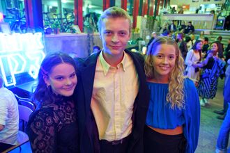 Lena Reinhardtsen (Sofia), Tord Kinge (Viktor), Anne Storeng Frøseth (Ada) spiller hovedrollene i NRKs nye serie Nudes.