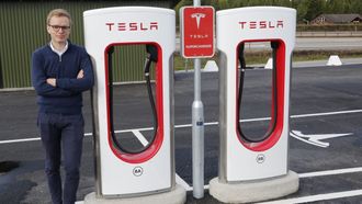 - Det er 58 Supercharger-stasjoner i Norge. Vi utvider disse fortløpende, sier Even Sandvold Roland i Tesla Norge.