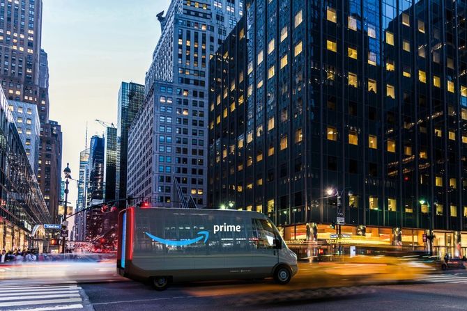 Slik ser Amazon og Rivian for seg at de elektriske varebilene skal se ut.