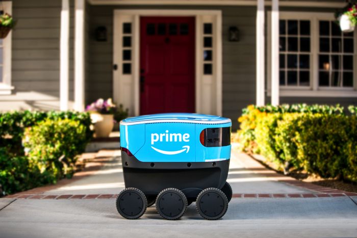 Amazon har allerede begynt utkjøring av pakker med Scout, en sekshjuls selvkjørende robot.