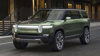 Elbilprodusenten Rivian regner med å være på markedet neste år med sine første biler. Her SUVen R1S.