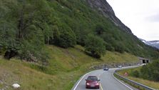 To ganger i år ble veiene i bygda stengt av ras. Nå får riksvei 5 i Jølster ny tunnel