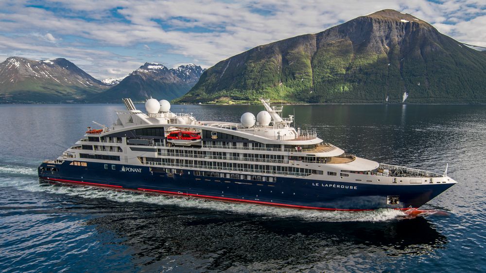 Vard har fått overført midler fra eieren Fincantieri etter store underskudd. Her er et 131 meter langt ekspedisjonsskip på prøvetur.