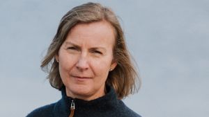 Elisabeth-Aarsather05.300x169.jpg