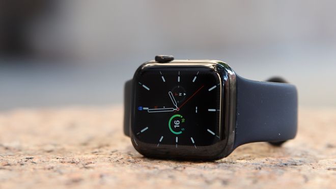 Apple Watch Series 5 har en skjerm som aldri skrur seg av.