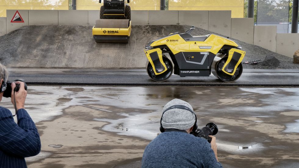 SELVKJØRENDE: Asfaltvalsen Robomag er den første autonome asfaltvalsen som er bygd for å være selvkjørende.