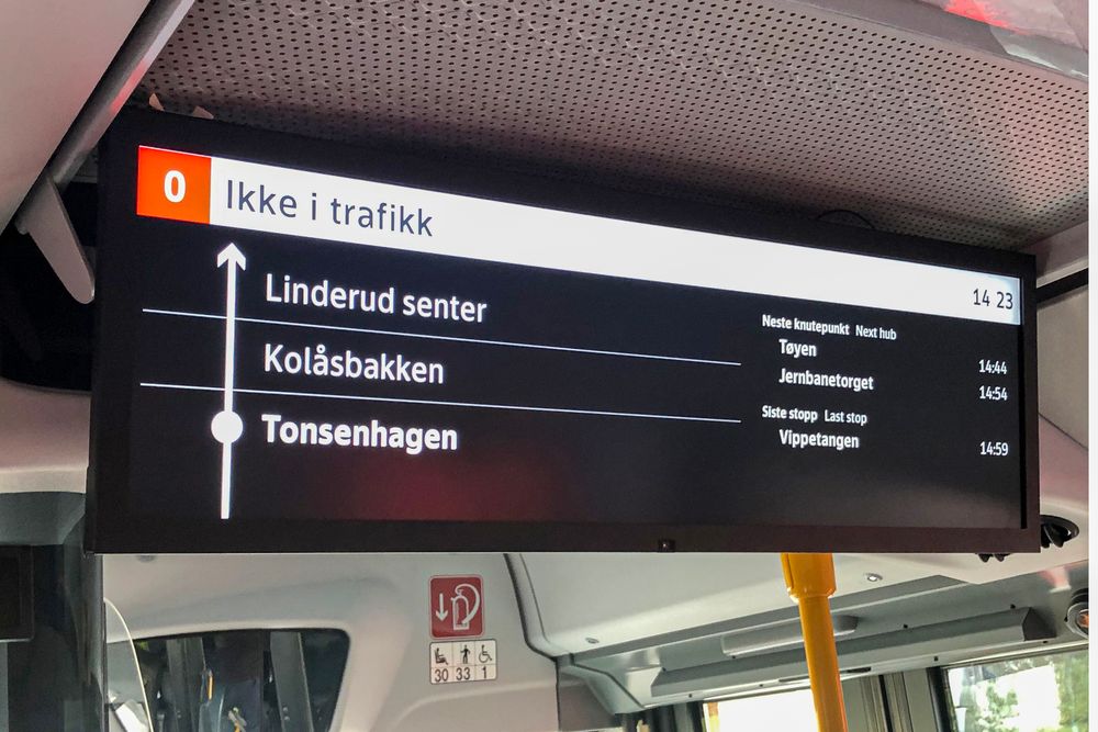 Oversikt: Stadig flere av bussene til Ruter får et informasjonssystem som gir de reisende oversikt over ruta i sanntid. Alt strømmes fra den sentrale skyserveren.