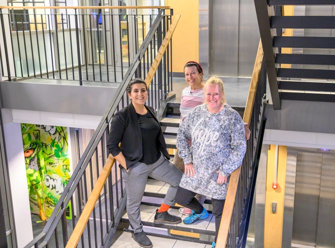 Ronja Omar (30), tekstdoktor Christine Calvert og Tone Helene Angsund i DRIVE McCANN