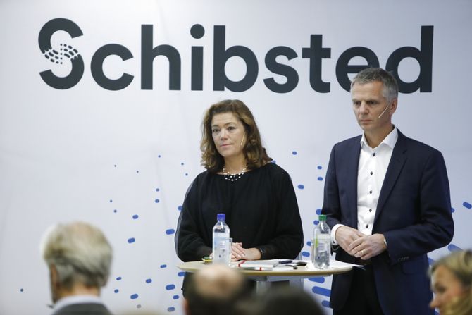 Konsernsjef i Schibsted, Kristin Skogen Lund (t.v.) og finansdirektør Ragnar Kårhus presenterte resultater for 3. kvartal fredag morgen.