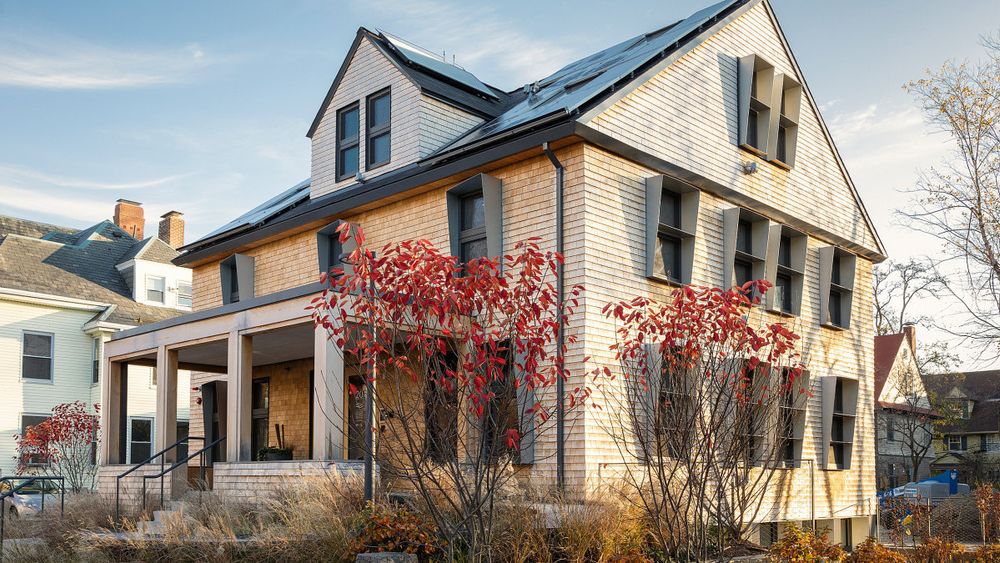Dette plusshuset har Snøhetta og Skanska tegnet, prosjektert og utviklet på Harvard Campus i Massachusetts. Nå står også plussboliger på kartet for Norge.