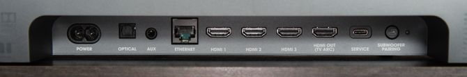 JBL Link Bar er godt utstyrt med innganger på baksiden. Det er støtte for både wifi og Ethernet.