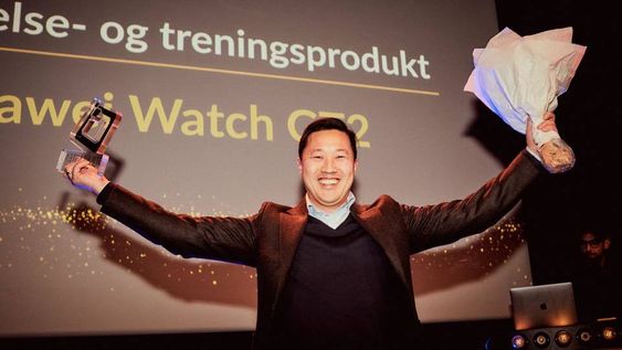 Anders Bigseth i Huawei tok imot prisen for årets helse- og treningsprodukt, Huawei Watch GT 2.