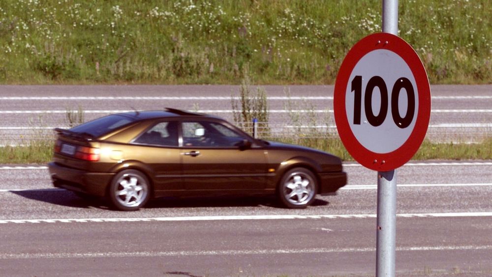 Nederland tvinges til å innføre 100 kilometer i timen som fartsgrense på dagtid fra neste år.