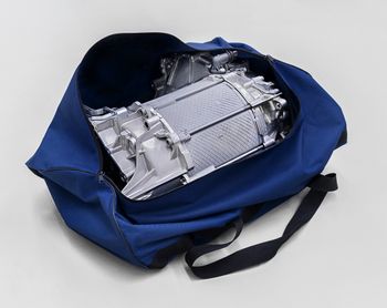 Motoren til ID.3 er kompakt nok til å få plass i en sportsbag.