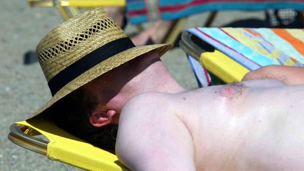 Solskader fram til 20 års alder er spesielt farlig for folk med en høyere genetisk risiko fordi det i seg selv er nok til å provosere fram hudkreft.