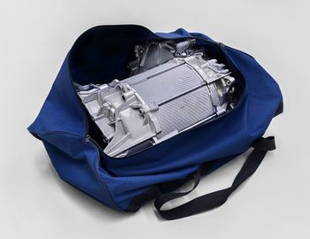 Elbilmotorer har langt færre deler enn forbenningsmotoren. Motoren til VWs ID.3 får plass i en sportsbag.