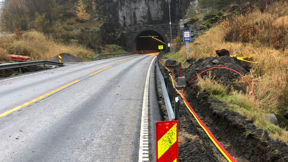 Tusenvis av meter med kabel går med under tunneloppgraderingen på OPS-strekningen på E39 mellom Lyngdal og Flekkefjord.