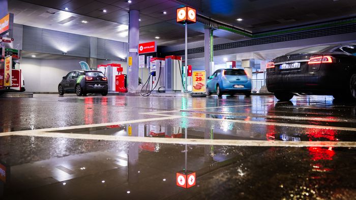 På Alexander Kiellands plass har Circle K fjernet drivstoffpumper og erstattet dem med hurtigladere.