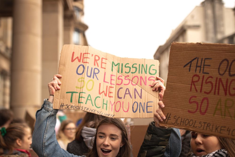 Dagens skolestreikere er morgendagens voksne forbrukere, politikere og arbeidskraft. De vil ikke jobbe i bransjer som ikke tar miljø- og klimaansvar mer på alvor.