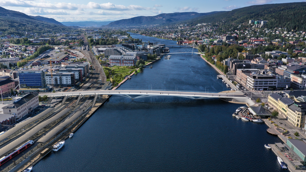 Den nye bybrua blir et landemerke i Drammen.