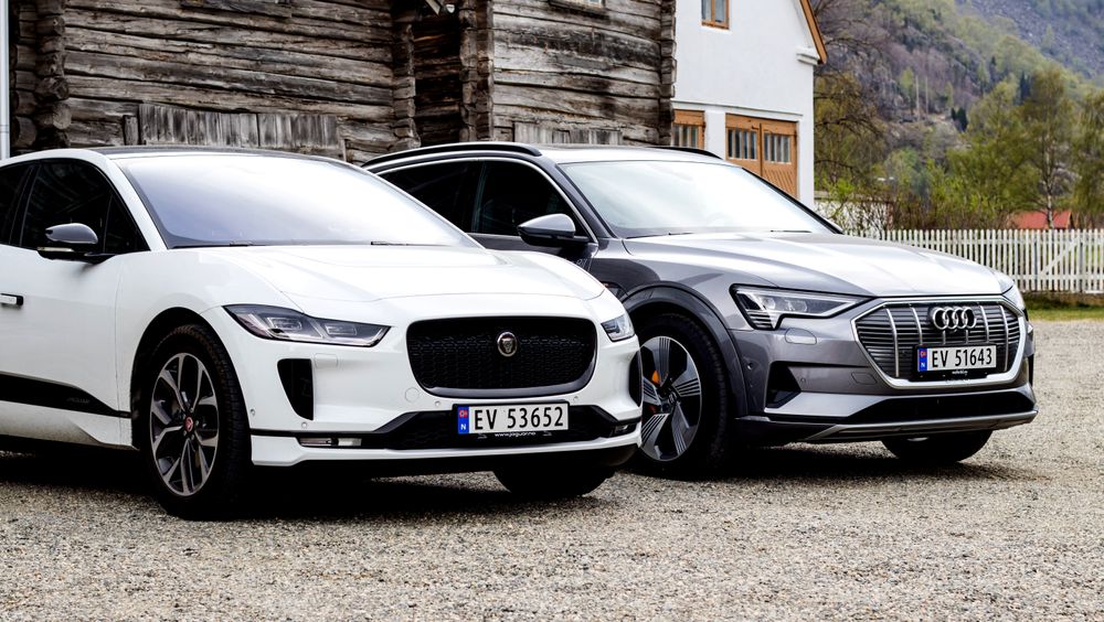 Jaguar I-Pace og Audi E-Tron er to av elbilmodellene som har solgt relativt godt i år, utenom salgsuksessen Tesla Model 3. Rekordåret for elbiler er én forklaring på at salget av bilbensin og autodiesel fortsetter å falle.