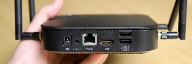 Slik ser mottakerenheten ut på baksiden. HDMI-kobles til TV-en eller projektoren. Du trenger ikke koble enheten til nettverket, ettersom den oppretter sitt eget wifi-nett for sender-enhetene.