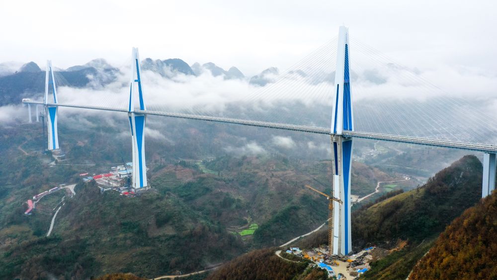 Pingtang Bridge har verdens høyeste brutårn i betong. Rekorden lyder på 328 meter.