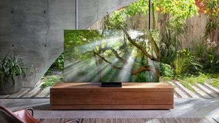 Samsung lanserer heftig 8K-TV – har  ingen  rammer og avansert AI-teknologi