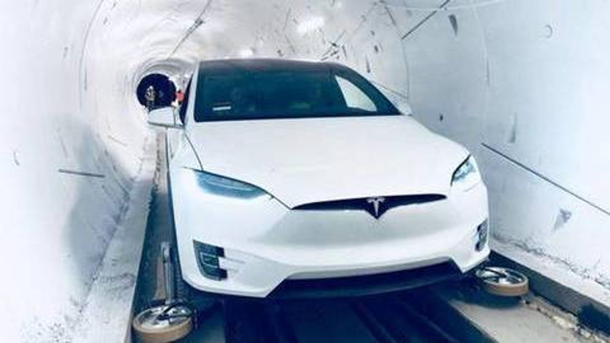 Elon Musk lover at tunnelen skal bli ferdig i år.