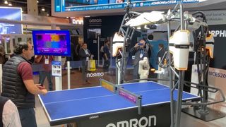 Hårvekstlys, elmotorsykler og bordtennisrobot. Se videoen fra CES 2020