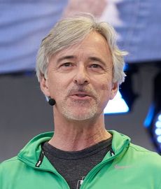 - Vi vil skape verdens mest erfarne sjåfør, sier Waymo-sjef John Krafcik.