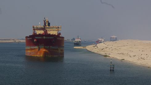Svovel: Suez-kanalen forbyr åpne scrubbere