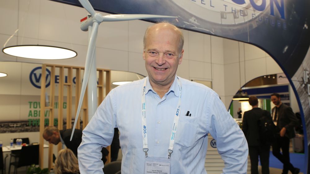 Henrik Stiesdal var den første til å designe havvind i verden. Nå utfordrer han Equinor på flytende installasjoner.