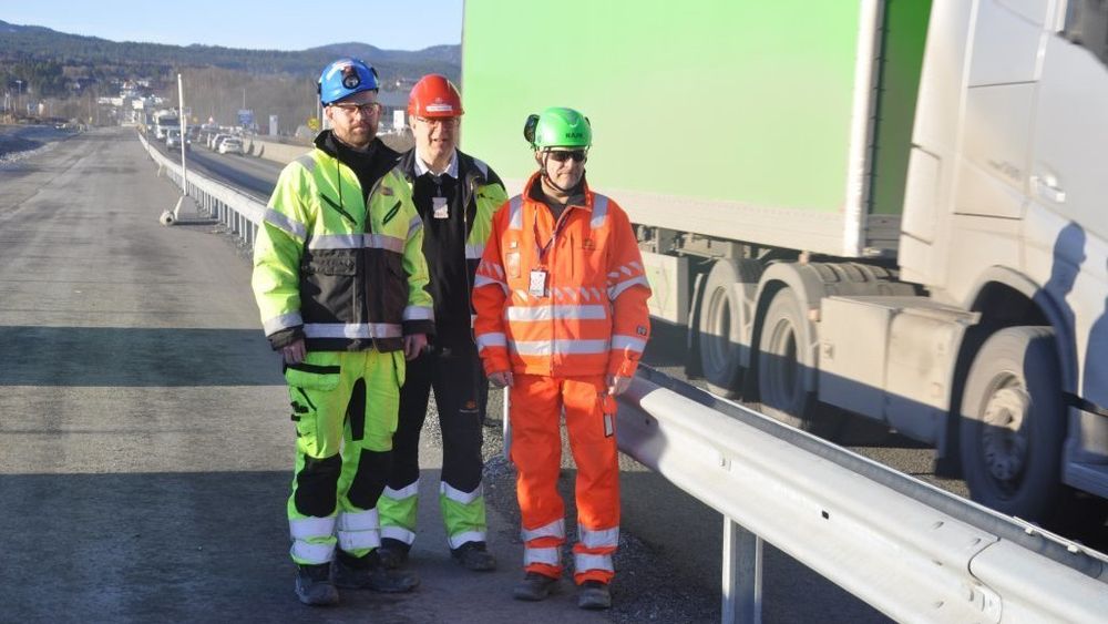 - Kjør saktere, ber anleggsleder Anders Kristian Asdal i Marthinsen og Duvholt AS og Ottar Bjørnstad og Eugen Myhr i Statens vegvesen.