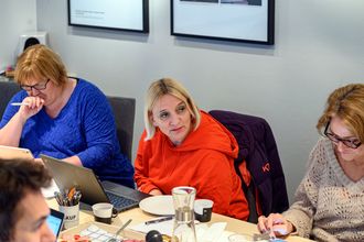 Elin Floberghagen (fra venstre), Nina Fjeldheim og Kristin Taraldsrud Hoff i PFU-møtet 29. januar.