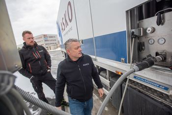 Asko i Trondheim har satt opp egen fyllestasjon til sine hydrogenlastebiler.