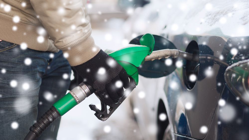 Å bruke drivstoffprisene for å få fossilbilene bort fra norske veier, er ifølge TØI et dårlig virkemiddel.