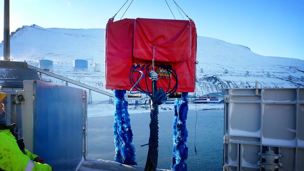 Arctic Foxtail er et oljevernsystem som takler temperaturer ned til minus 20, og som også kan ta opp oljesøl fra områder med sjøis, noe som har vært en utfordring for bransjen.