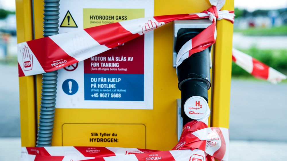 Eiere av norske hydrogenbiler fortviler over at det er nesten umulig å få kjøpt drivstoff.