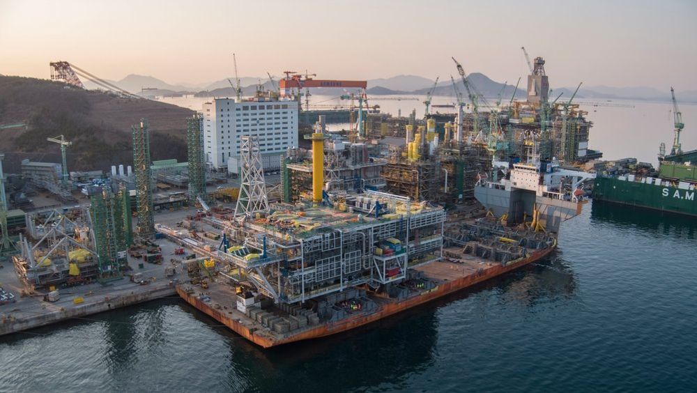 Regningen for Johan Sverdrup-utbyggingen ble langt lavere enn Equinor hadde beregnet i forkant. Samtidig er flere av plattformdekkene bygget ved asiatiske verft. Her er stigerørsplattformen ved Samsung-verftet i Sør-Korea, som ble bygget på rekordtid.