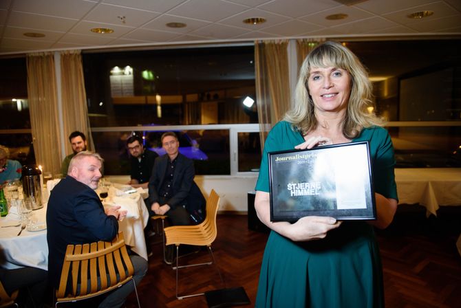 Vinner lyd og levende bilder: Ansvarlig redaktør Karen Hesseberg tok imot journalistprisen til TV Haugaland på vegner av Eivind Jul Wibe Fiksdal.