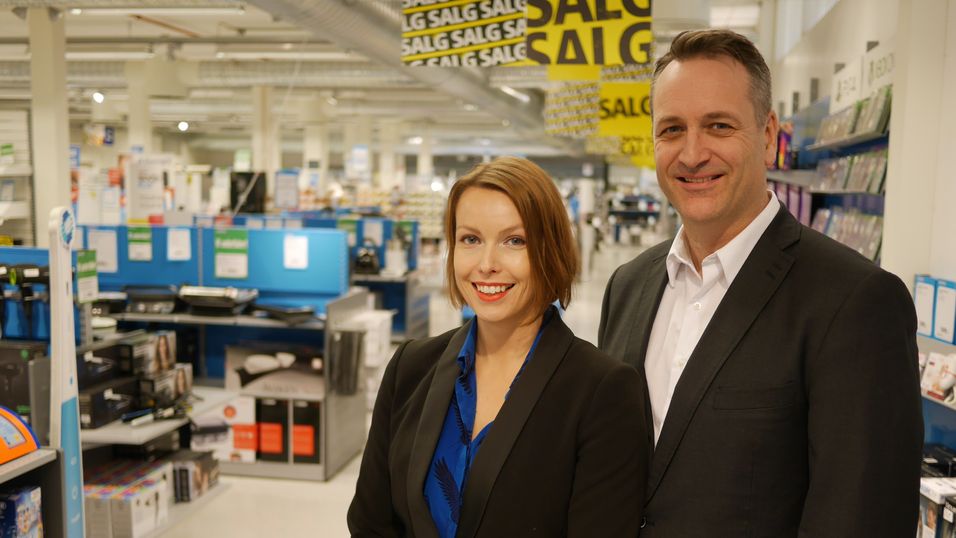 Kommunikasjonssjef Marte Ottemo og administrerende direktør Jan Røsholm i Stiftelsen Elektronikkbransjen presenterte statistikk for salg av elektronikk i 2019. De viser at det ble omsatt elektronikk, inkludert hvitevarer, for 36,03 milliarder kroner.