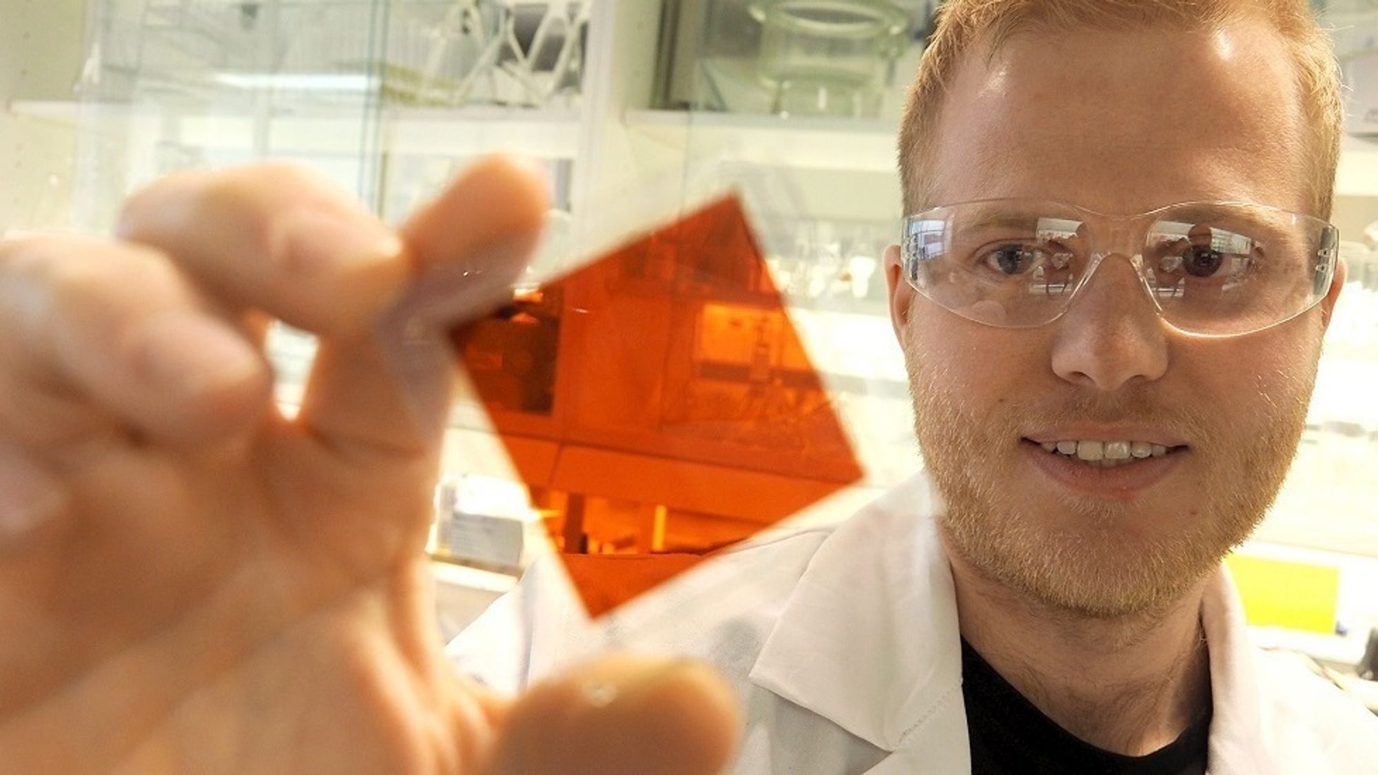 – Vi tror disse solcellene har en fremtid, og kjemien er utrolig spennende, sier Audun Formo Buene.