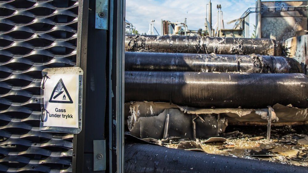 Direktoratet for samfunnssikkerhet og beredskap var på tilsyn ved hydrogenanlegget i Sandvika etter en kraftig eksplosjon i fjor sommer. Her fant de to avvik som ennå ikke er lukket.