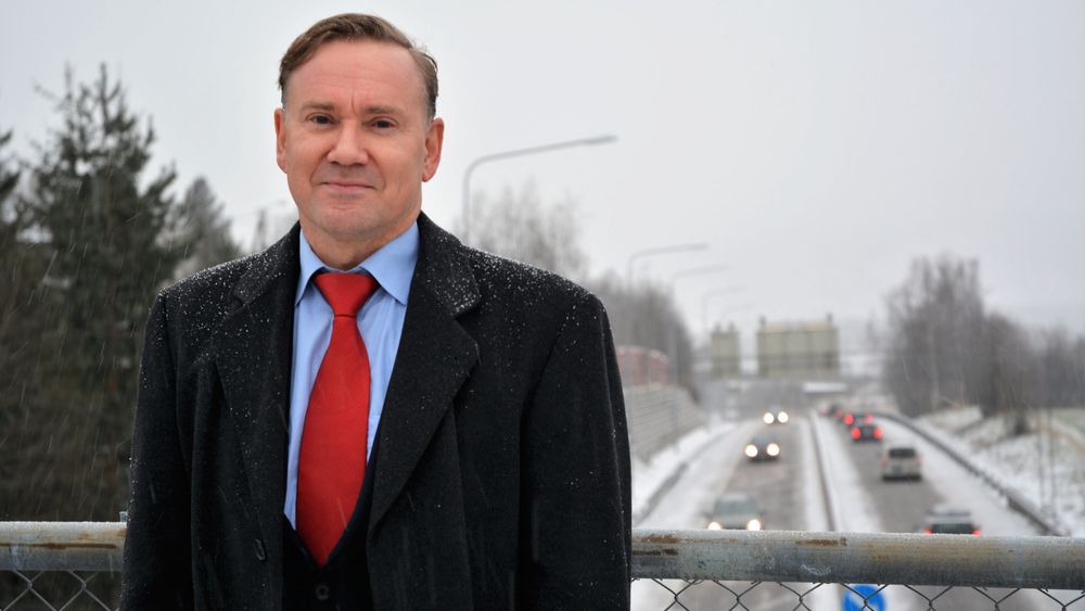 Daglig leder Geirr Tangstad-Holdal støtter Nye Veiers forslag om å bygge 19 meter brede firefeltsveier.