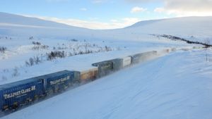 /2532/2532613/-ldt-net-saltfjellet-oyg8892-nb-no-godstog-fra-cargonet-pa-vei-over-saltfjellet-nb-no.300x169.jpg