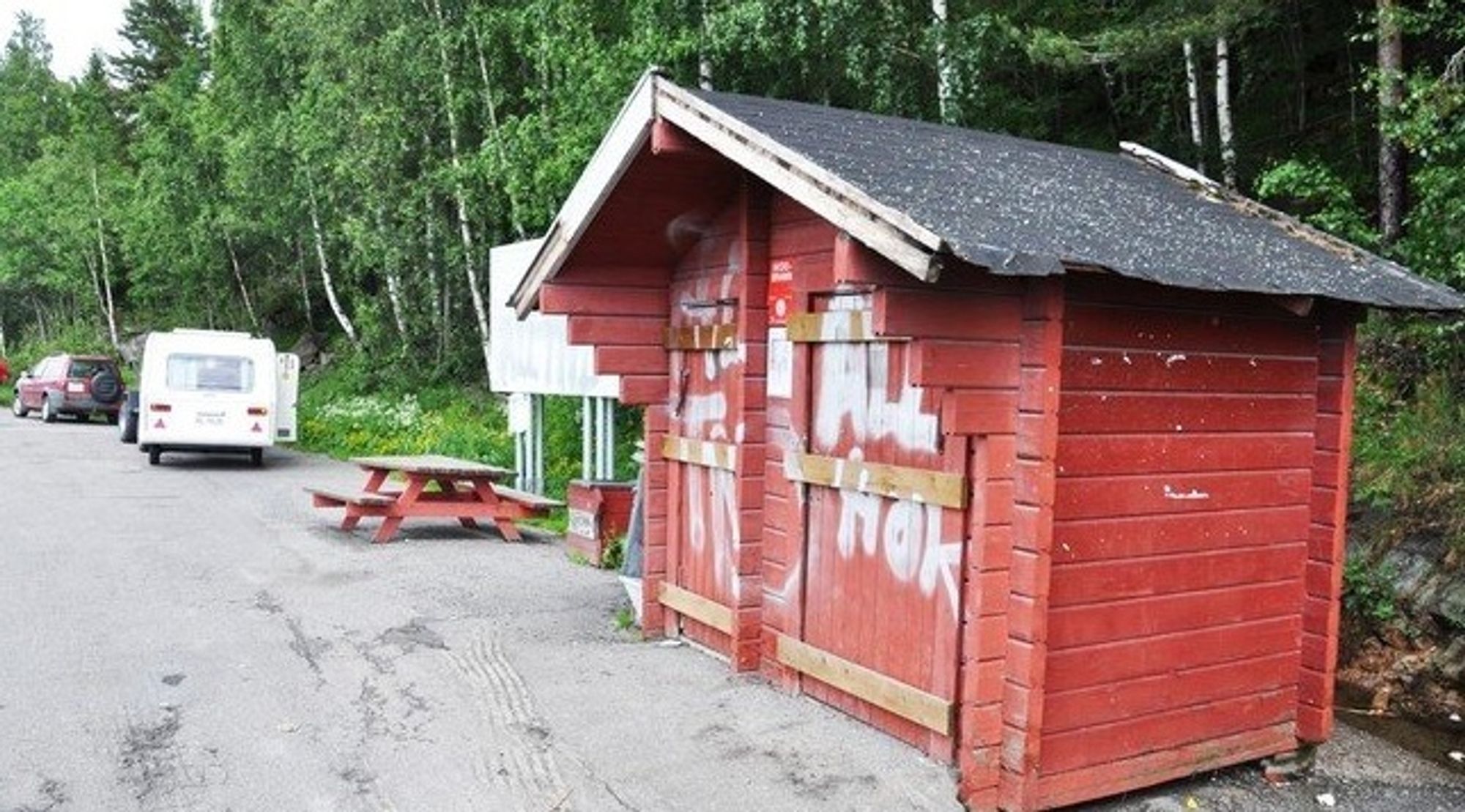 Gamletoalettet ved Strandlykkja ved Mjøsa.