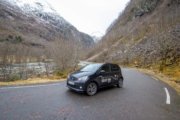 Seat Mii Electric er en veldig liten bil med plass til to voksne og to barn.