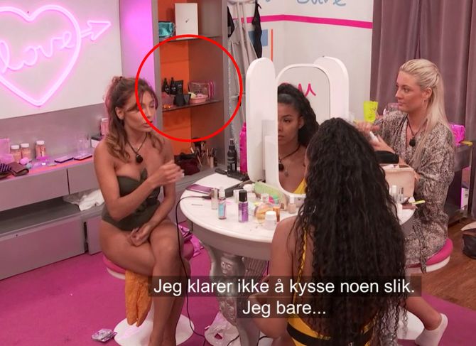 LOVE ISLAND: Frisørkjeden Cutters har betalt for plassering av «Beach spray» og «Moulding paste» på Love Island.