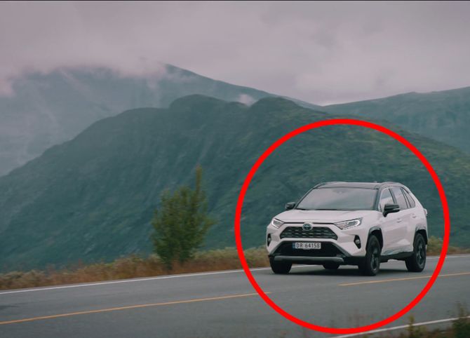 71° NORD: Denne hyppig eksponerte Toyotaen er betalt produktplassering under programmet.